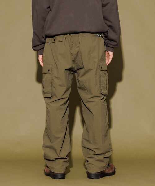 【Acne Studios】カーキ リラックスフィット カーゴパンツ Acne Studiosのカーキ リラックスフィット カーゴパンツがセール中