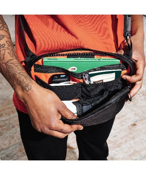 AER Sling Pouch　ボディバッグ　ウェストバッグ　エアー　ショルダ Aer 【並行輸入品】 エアー Day Sling 2 X-Pac ボディバッグ