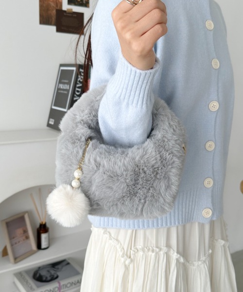 CLEA ショルダーバッグ バッグ チャーム付きファーショルダーバッグ