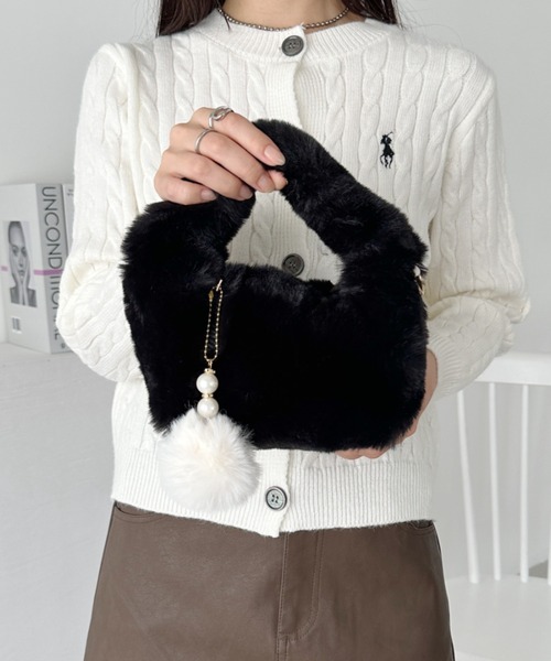 CLEA ショルダーバッグ バッグ チャーム付きファーショルダーバッグ