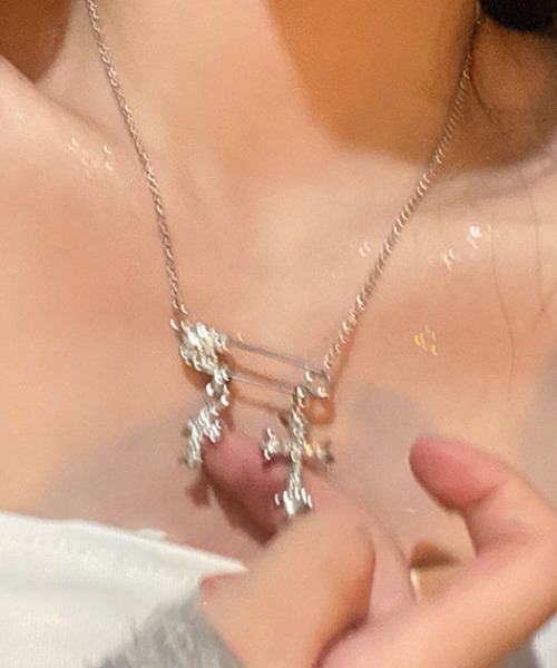 MASHIRO ネックレス 「MASHIRO」ダブルクロス安全ピンモチーフ