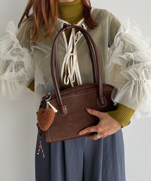 210nouve（トゥージュヌーヴ） ボストンバッグ チャーム付スエード調