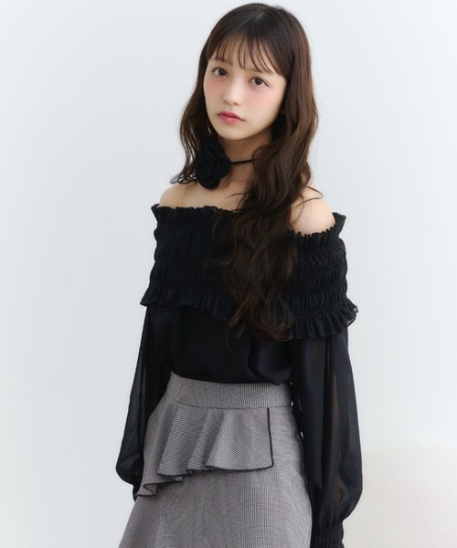 【一部店舗限定】オフショルシャーリングブラウス INDIVI｜【一部店舗限定】オフショルシャーリングブラウス