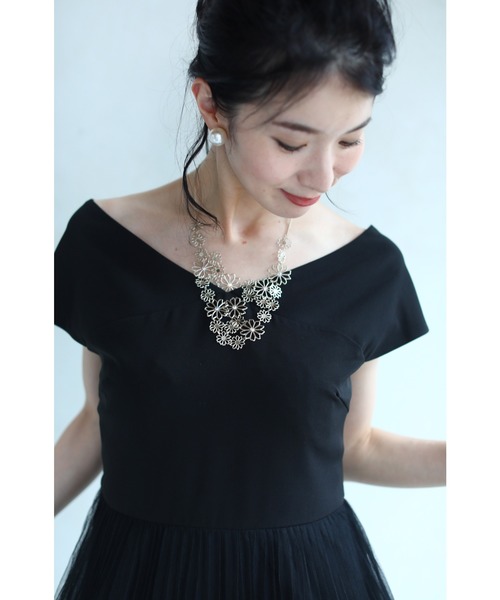 cawaii ワンピース （黒）魅せるデコルテカッティングのプリーツ