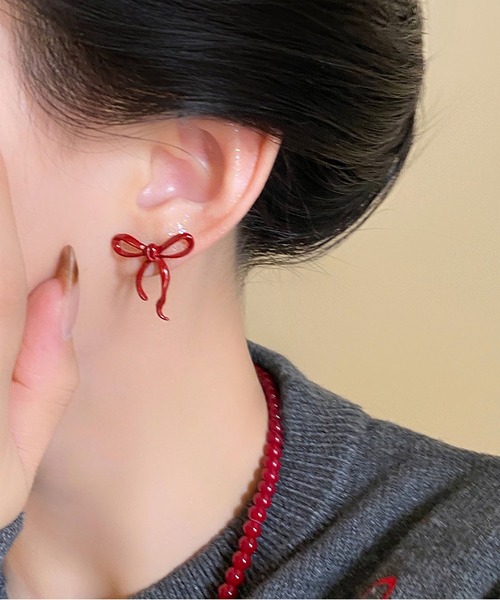 LA VORAGINE（ラ ヴォラジネ） ピアス ワインレッドのリボンピアス