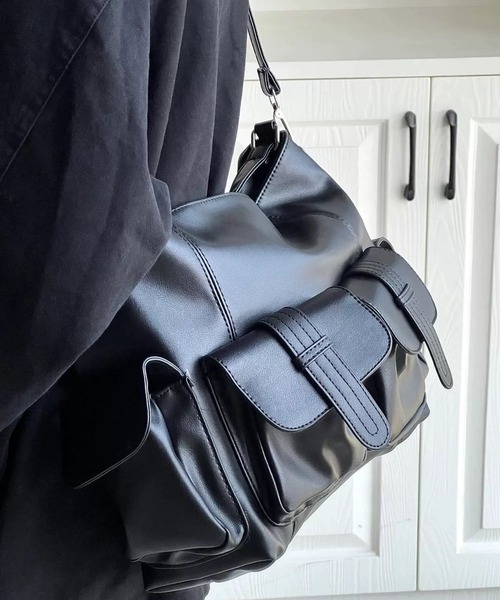 CELENA BEATS ショルダーバッグ バッグ 大容量マルチポケット レザー