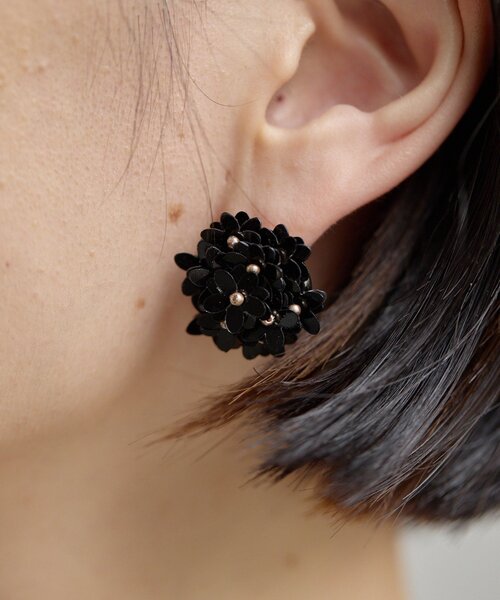 ear PAPILLONNER（イア パピヨネ） ピアス モダンフラワーピアス