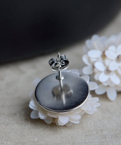 ear PAPILLONNER（イア パピヨネ） ピアス モダンフラワーピアス