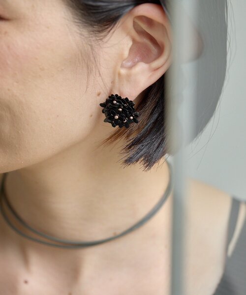 ear PAPILLONNER（イア パピヨネ） ピアス モダンフラワーピアス 