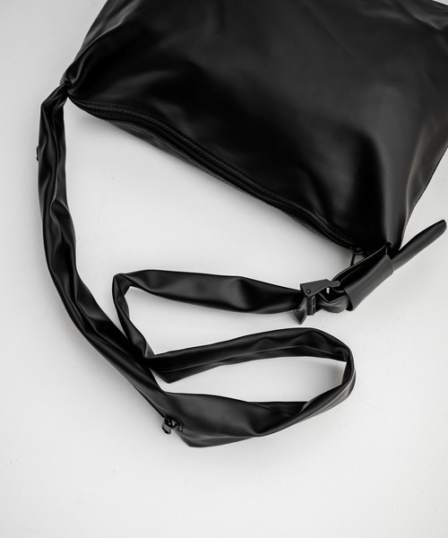 D&G ブラック レザー ショルダーバッグ フェイクレザー Dカン付きショルダーバッグ（ショルダーバッグ