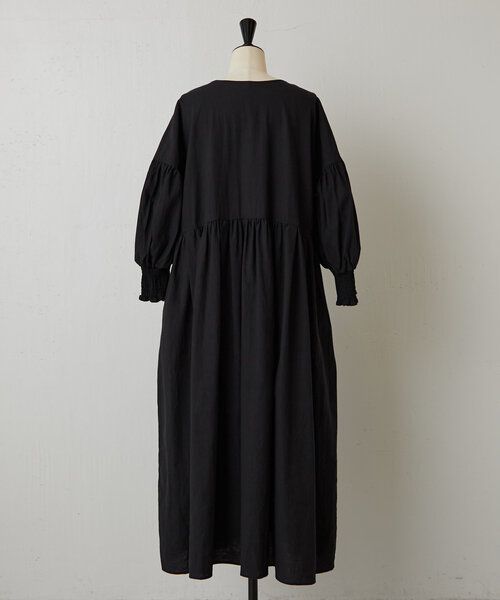 ビアズリー　タグ付き新品　麻黒ワンピース リネンギャザーワンピース | BEARDSLEY(ビアズリー)レディース