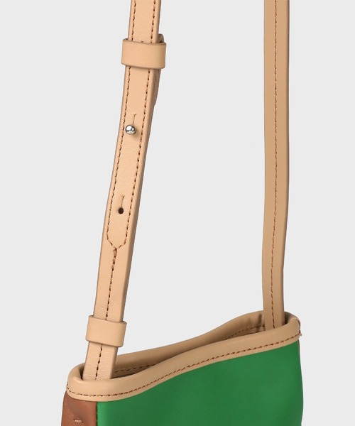 【Paul Smith】ソフトレザー ミニショルダーバッグ マグネット ソフトレザー ミニショルダーバッグ / Paul Smith