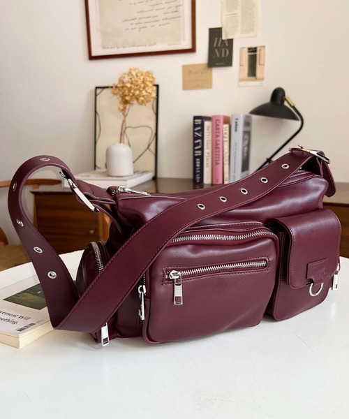 moment+ ハンドバッグ ベルトショルダーマルチポケットハンドバッグ