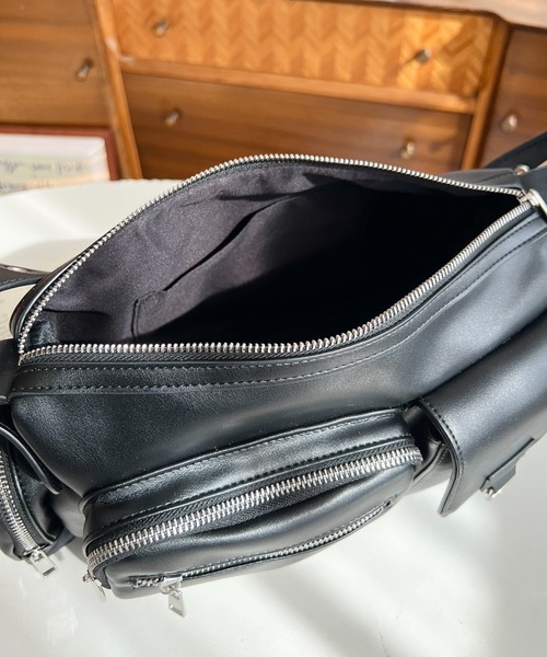 moment+ ハンドバッグ ベルトショルダーマルチポケットハンドバッグ