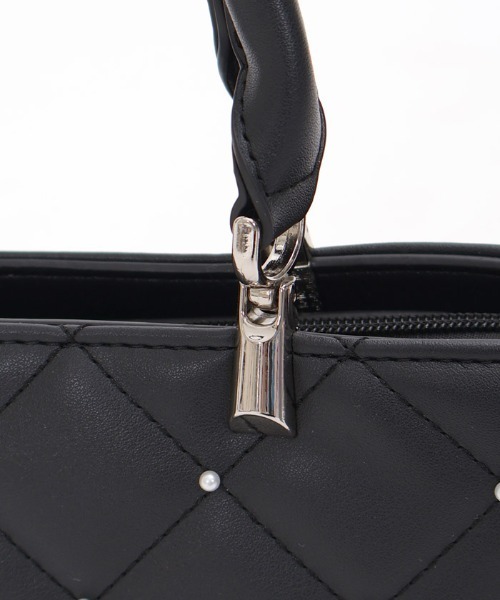 axes femme　ベルト使い　レザー　ボストンバッグ　黒 axes femme（アクシーズファム）の「ベルト使いボストンバッグ
