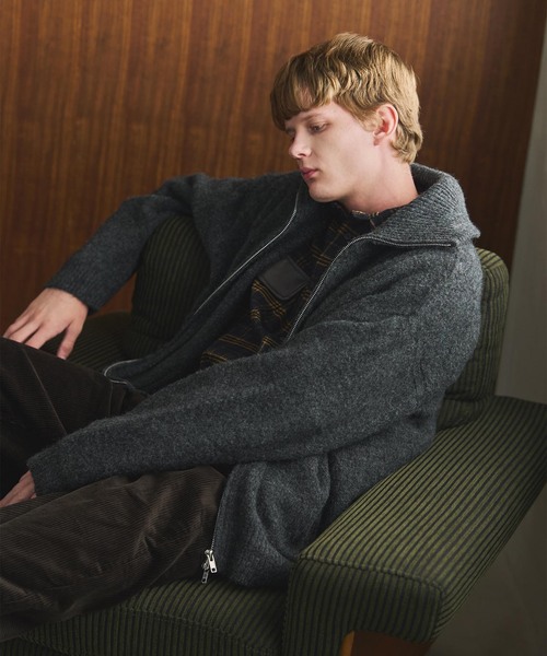 シシクイ　黒　ニット JOSIAH Crew Neck Furry Sweater ニット セーター | GUESS(ゲス) JAPAN