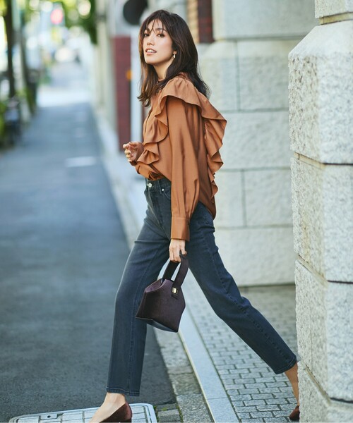 AAYUSHI ペプラムラッフルTシャツ 大草直子さんご紹介アイテム AAYUSHI/アユーシ｜「アユーシ」追加生産決定！！｜エル・ショップ